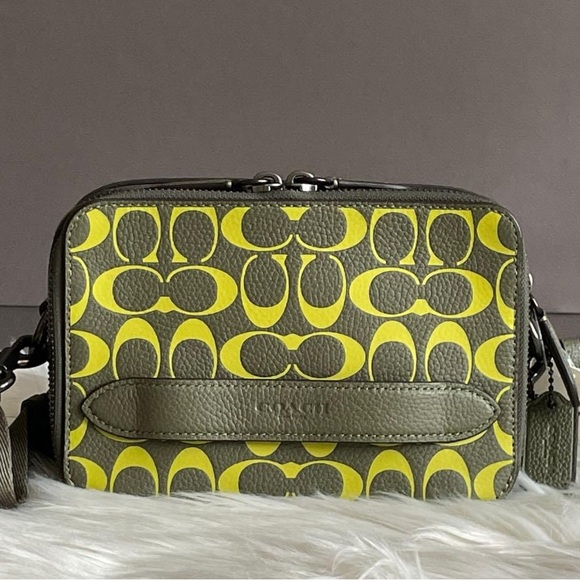 CA074 - Coach Charter Crossbody with Hybrid Pouch in Signature Leather - Picture 2 of 15